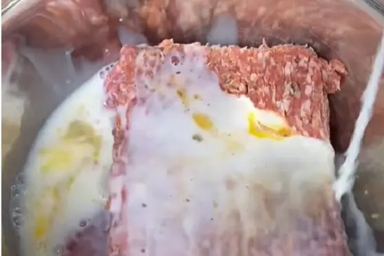 Prepare the breadcrumb mixture