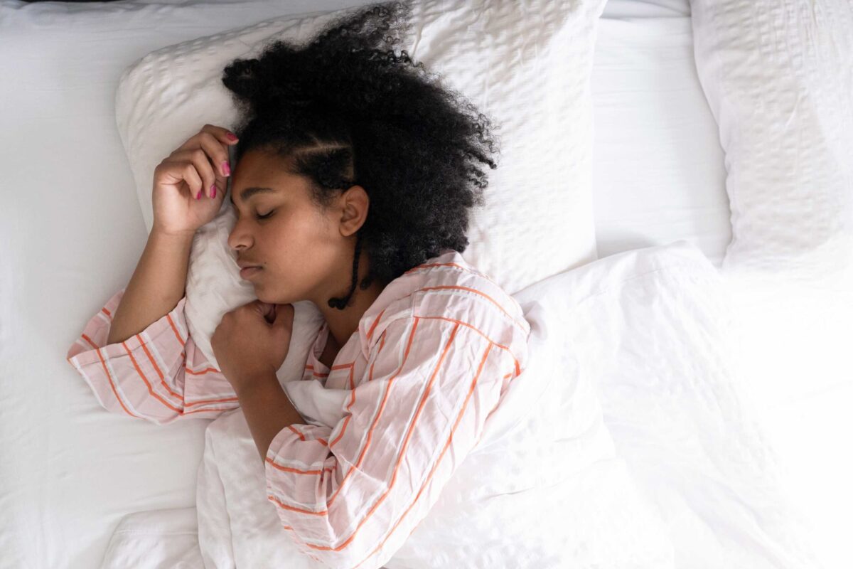 A woman sleeping peacefully, highlighting the connection between diet and good rest.
