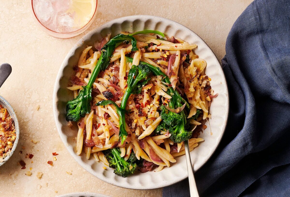 Pasta with Purple Sprouting Broccoli and Anchovies