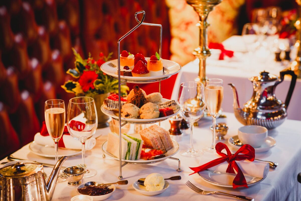 Cozy and elegant dining atmosphere